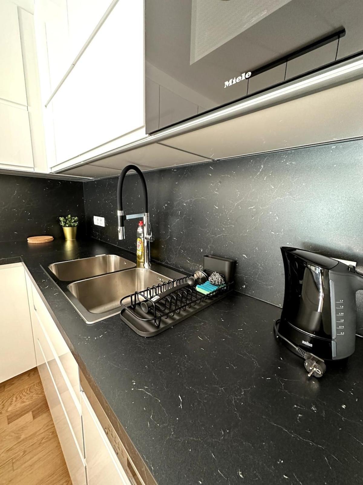 Appartement With Garage & Terrace *