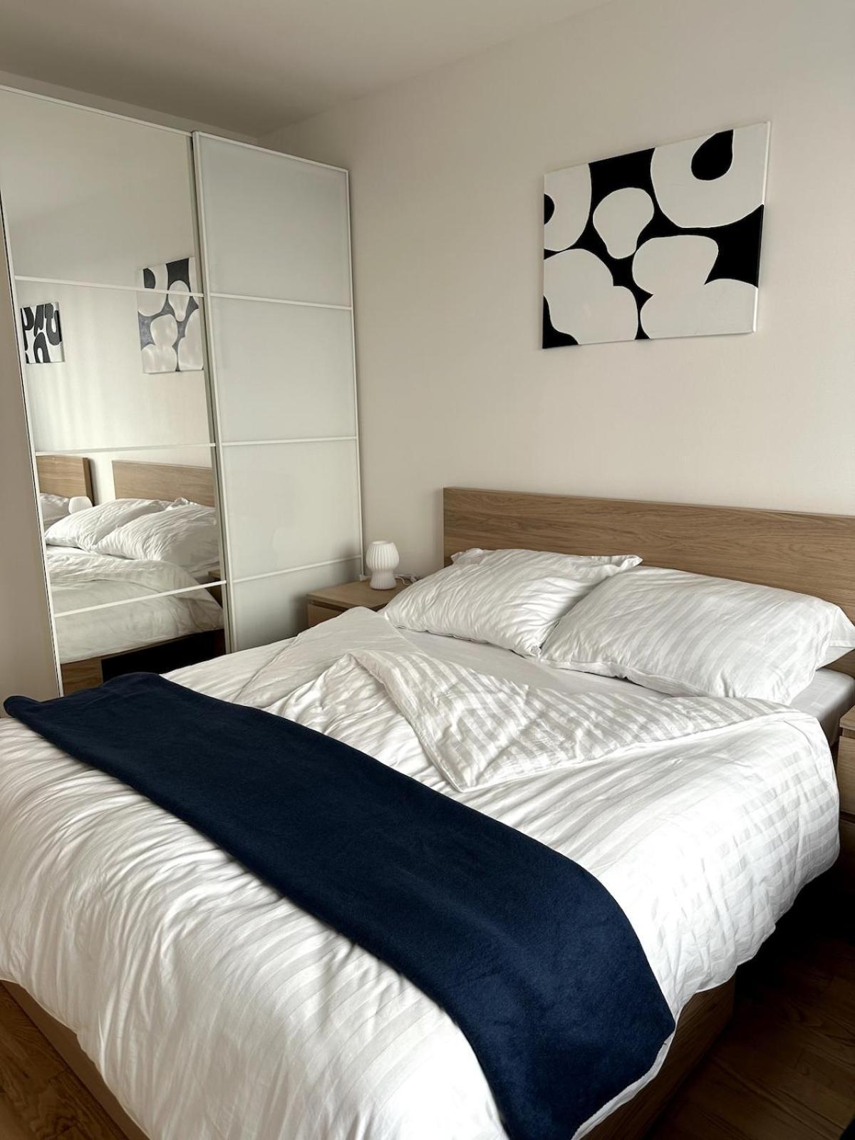 Apartment With Garage & Terrace Prague