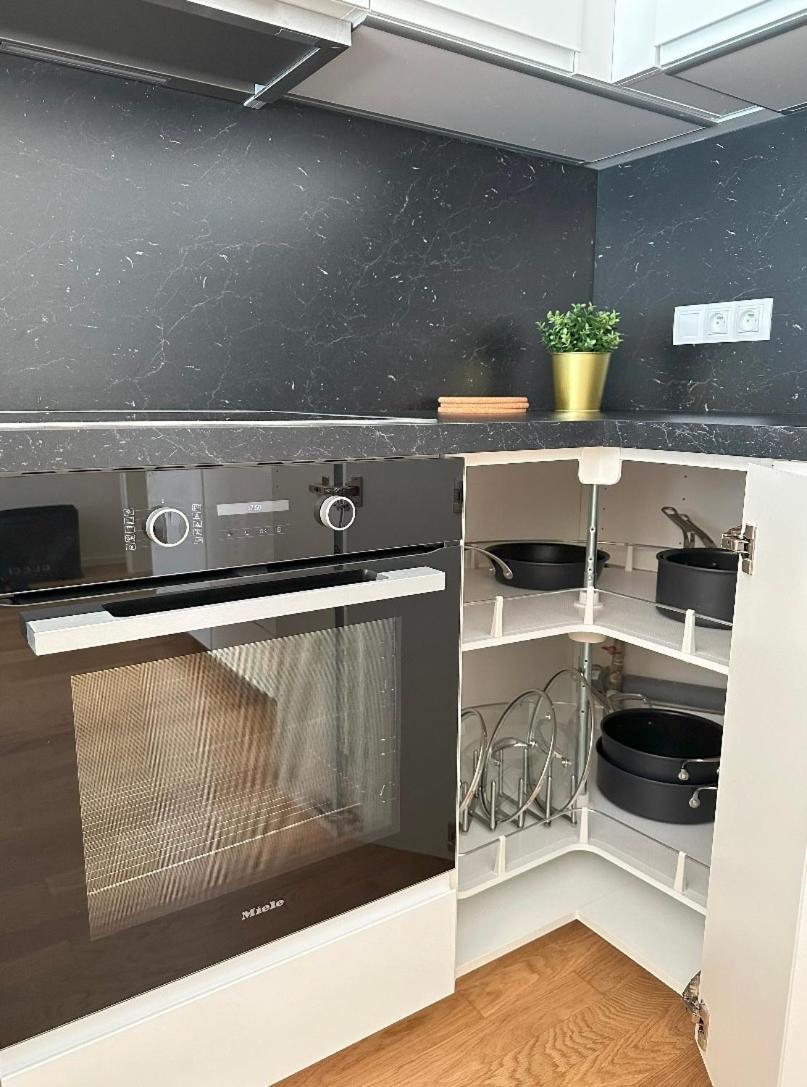 Apartment With Garage & Terrace Prague