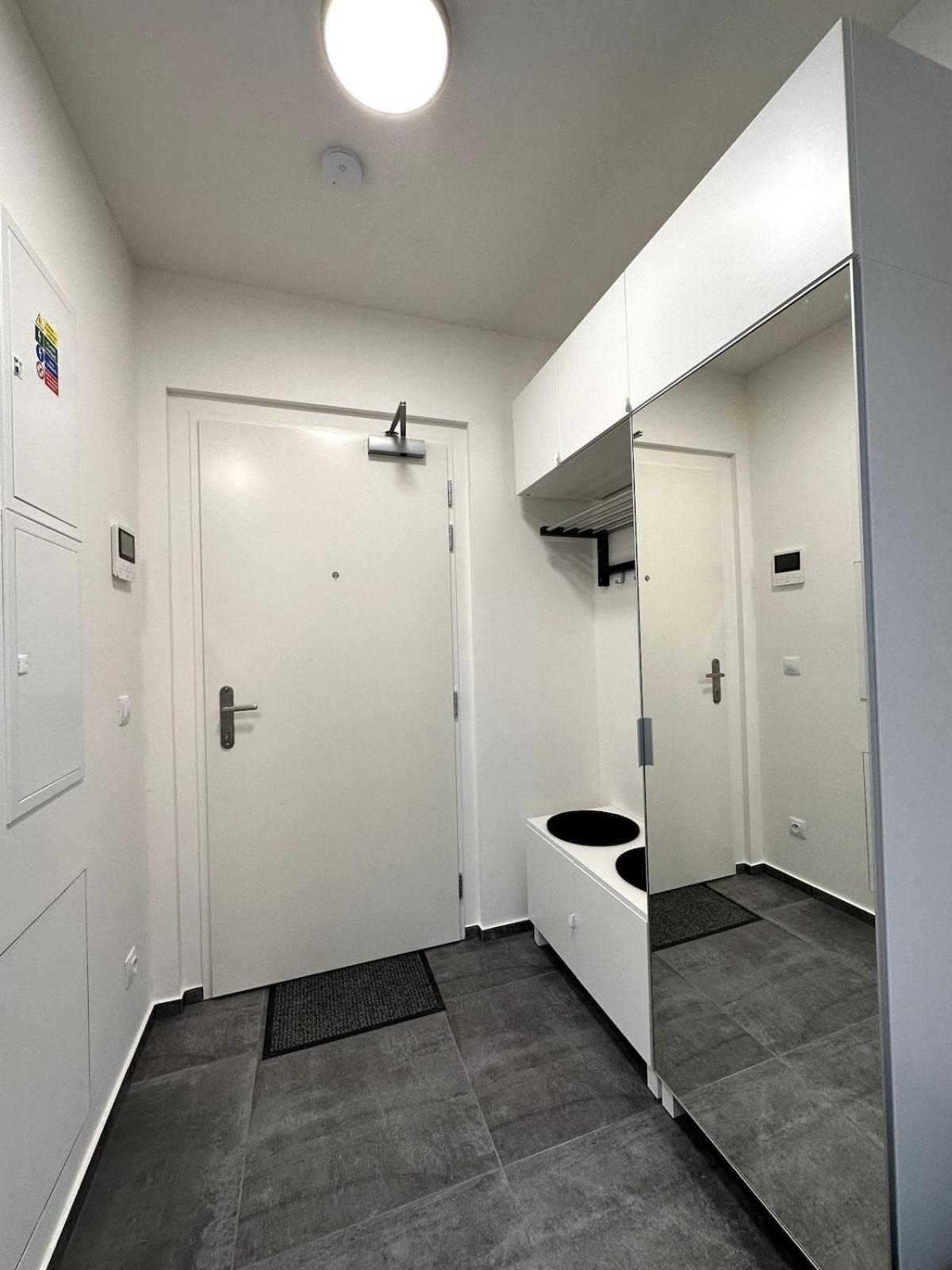 Apartment With Garage & Terrace *